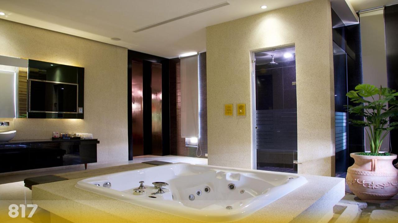 Wehome Motel Тайнань Экстерьер фото