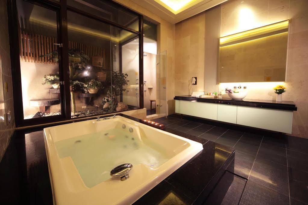 Wehome Motel Тайнань Экстерьер фото
